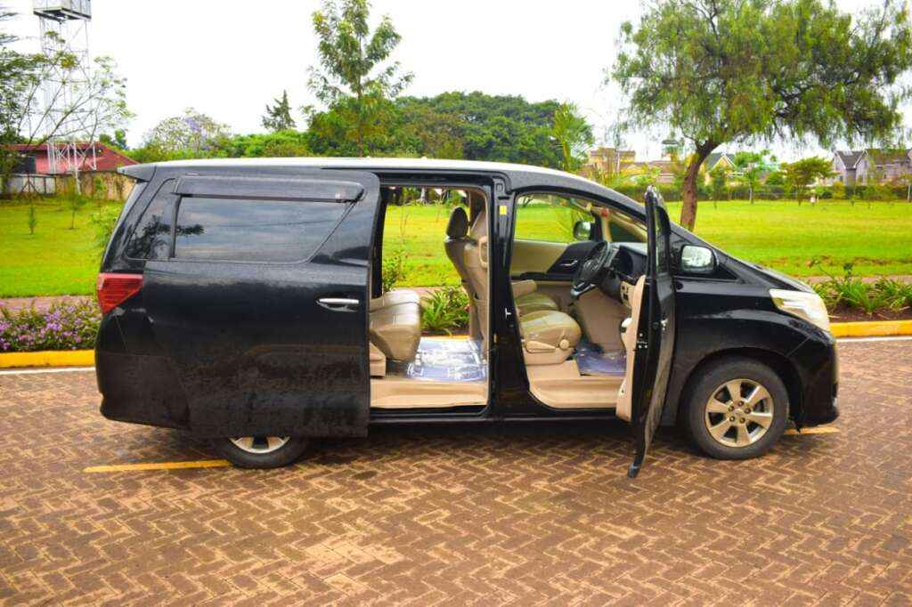 Toyota Vellfire for hIre