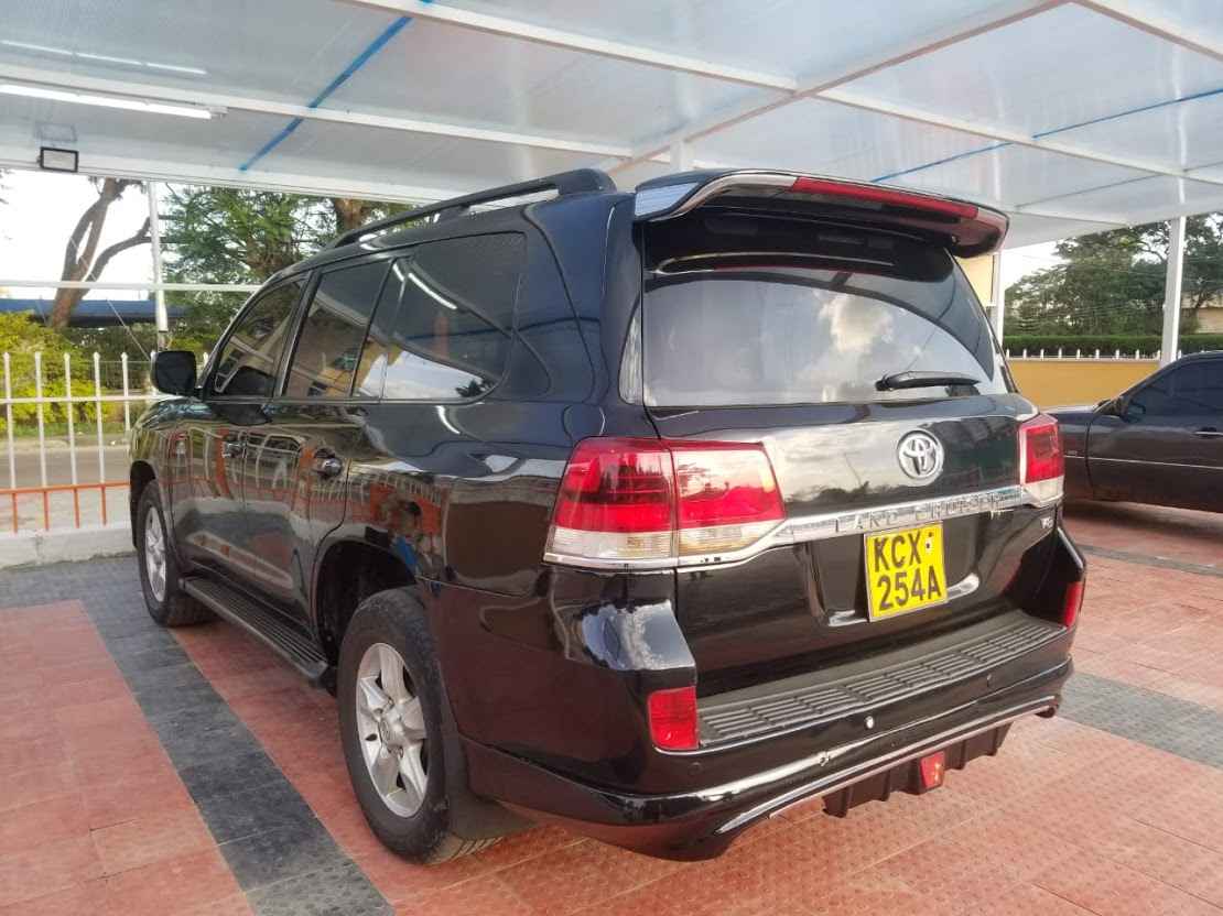 V8 car hire Nairobi